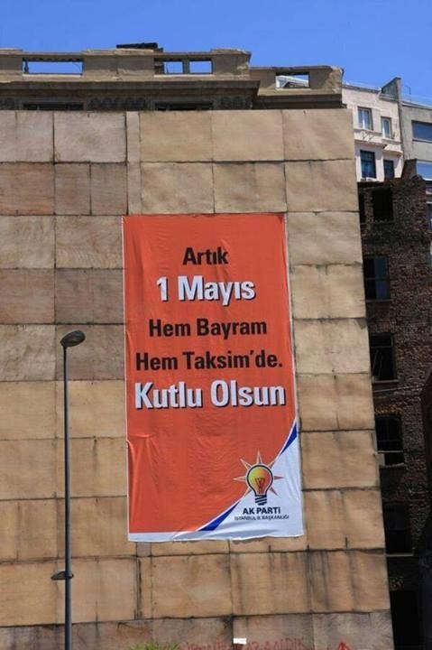 4 yıl önce AKP pankartı