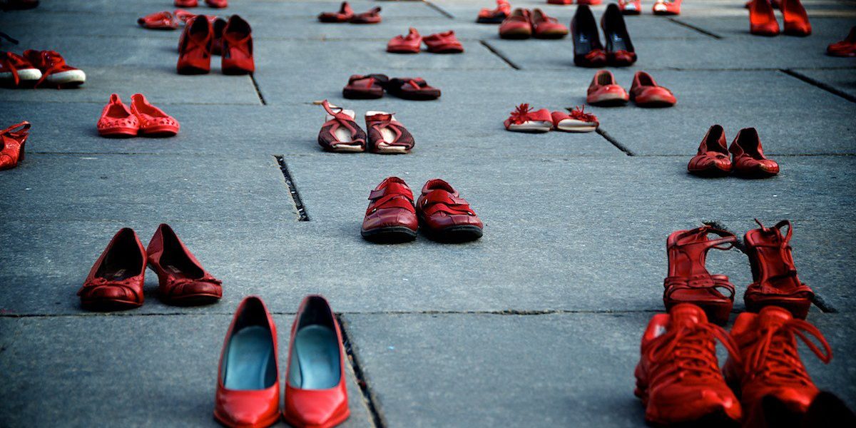 Muğla’da bir kadın elleri kelepçeli, boğazı kesilmiş halde ölü bulundu