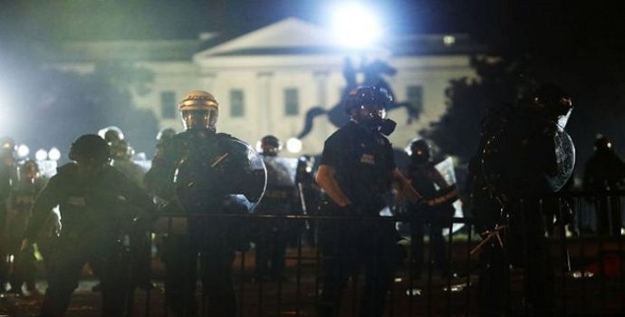 Trump, Beyaz Saray önündeki protestolar sırasında ‘sığınaÄŸa götürüldü’