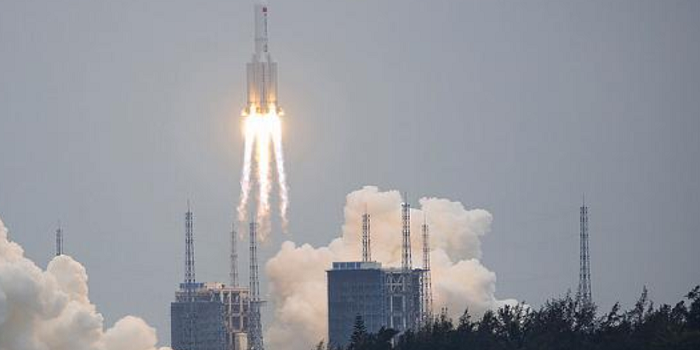 Uzayda kontrolden çıkan 20 tonluk Çin roketi pazar sabahı Dünya’ya düşecek