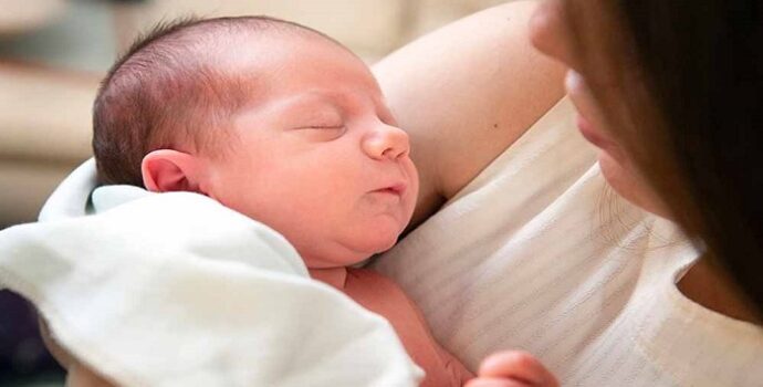 mRNA aşısı anne sütü üzerinden bebeğe taşınmıyor