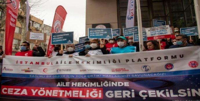 Aile hekimleri, yeni yılda işsiz bırakan sözleşmeyi protesto etti