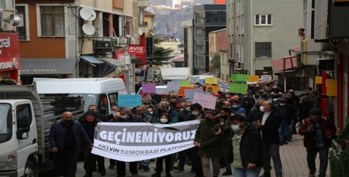 artvin-halki-sokaga-cikti