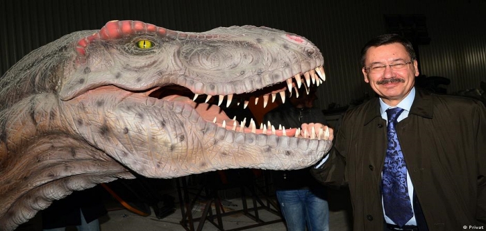 gokcek-ve-dinozorlari