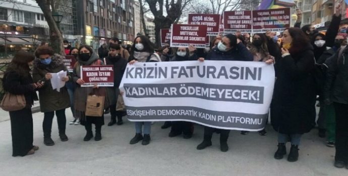 Zamlara tepki gösteren kadınlar: Krizi kim çıkardıysa faturasını da onlar ödesin