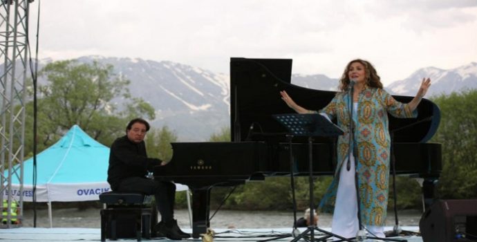 Fazıl Say ve Serenad Bağcan Dersim’in Ovacık ilçesinde konser verdi