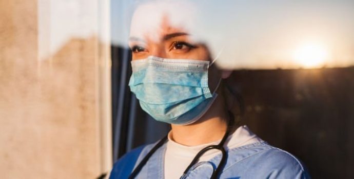 Personel eksikliği hastanelerde bölüm kapattırıyor