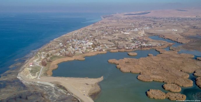 Küresel iklim krizi: Van Gölü kuruyor