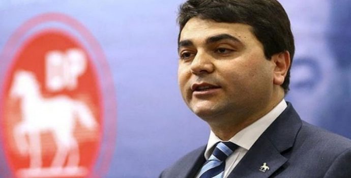 Afgan, ev sahibi Demokrat Parti lideri Uysal’ı evinden çıkardı
