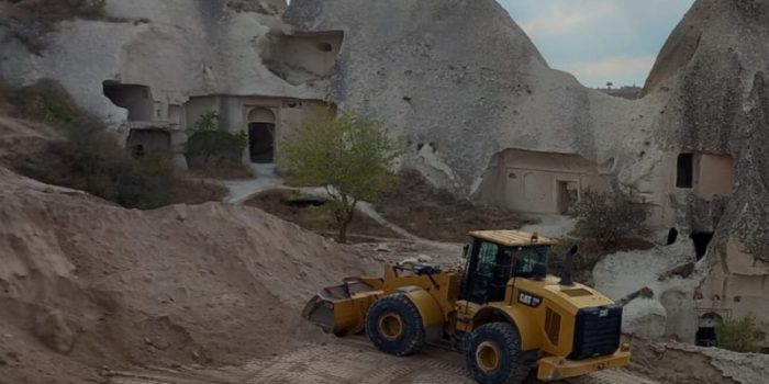 Kapadokya’daki yol yapım çalışmalarında yıkımın boyutu büyüyor