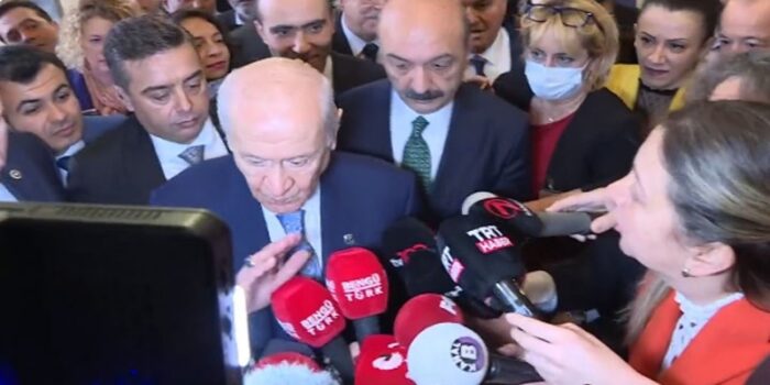Bahçeli’nin Gazetecilere Yönelik Tehditleri: Basın Özgürlüğüne Yeni Bir Darbe