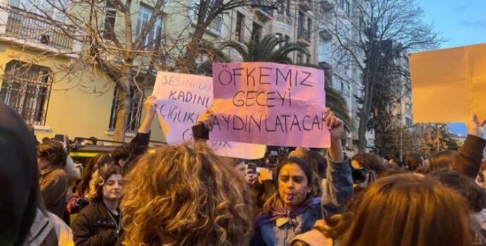 Dünya Kadınlar Günü: Türkiye’nin çeşitli noktalarında ‘Feminist Gece Yürüyüşü’ yapıldı