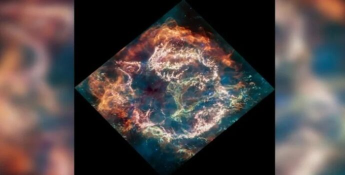 Genç süpernovanın içinden “yeşil canavar” çıktı