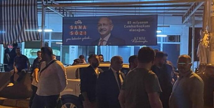 İzmir’de CHP seçim bürosuna saldırı