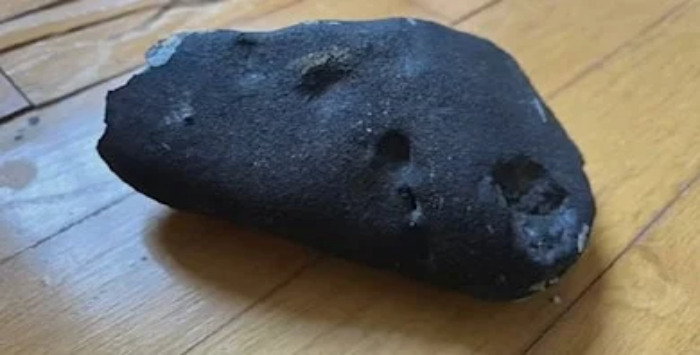 Bir eve düşen cismin 4,5 milyar yıllık göktaşı olduğu belirlendi