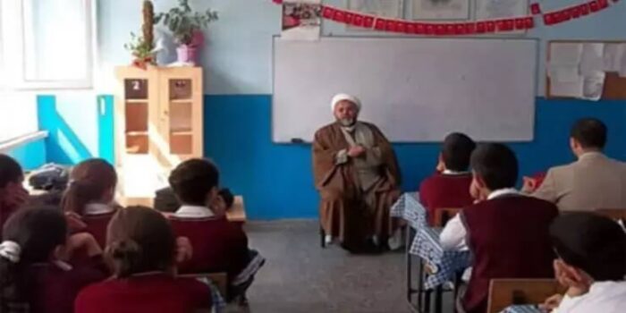 Din Dersi Dayatmasıyla, Anayasa ve Çocuk Hakları İhlal Ediliyor