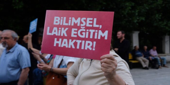 Veli-Der, ÇEDES projesine karşı velileri bilgilendiriyor