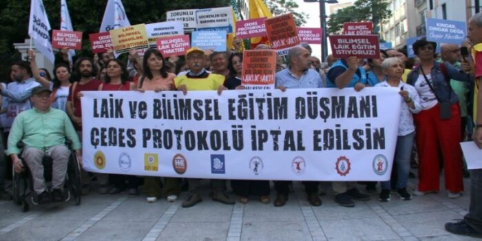 Yeni Müfredat Tartışması: “İdeolojik, Bilim Dışı ve Cinsiyetçi Yaklaşım”