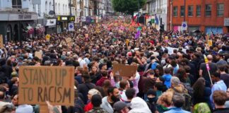 İngiltere’de Faşizm Karşıtları Irkçılara Geçit Vermedi