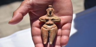 Ulucak Höyüğü’nde Bulunan 8 Bin Yıllık Kadın Heykelciği