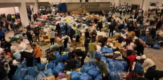 AKP’li Vekil Deprem Yardımlarını Fabrikasına Götürdü