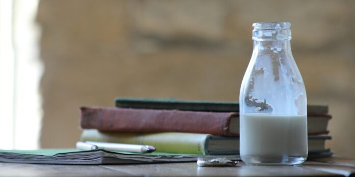 clear drinking bottle clear drinking bottle