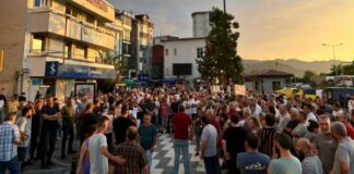 Hopa’da Silahlı Saldırı: Raşit Kibar Yaşamını Yitirdi, Halk Protesto İçin Sokağa Çıktı