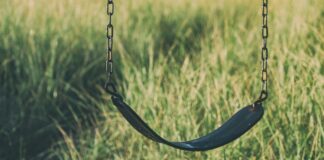 Türkiye’de Çocuk Güvenliği: Kayıp Çocuklar, İstismar, Cinayetler swing chair hanged outdoor