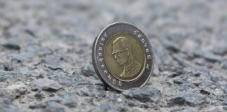 Yazı-Tura Atışı: Düşündüğümüzden Daha Az Rastgele silver and gold round coin