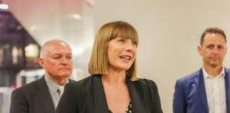 Avustralya’da Bakan Yemek İçin Resmi Araç Kullandı, Özür Diledi: Türkiye ile Karşılaştırmalar Gülümsetiyor