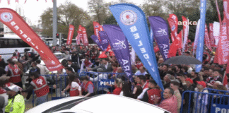 23 Nisan’da Barikatlar Aşıldı: CHP Öncülüğünde Anıtkabir’e “Egemenlik” Yürüyüşü