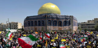 İran’da Hayat Yavaş Yavaş Normale Dönüyor: Rejim Yanlıları Orduyu Kutladı