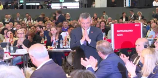 Almanya’da CHP Lideri Özgür Özel’e Coşkulu Karşılama