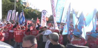 Türk-İş Üyesi İşçilerden AKP Önünde Zam Protestosu: “Geçim Sıkıntısına Acil Çözüm İstiyoruz”