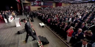 CHP’nin 22’nci Olağanüstü Kurultayı: Özgür Özel’den Erdoğan’a Sert Eleştiriler