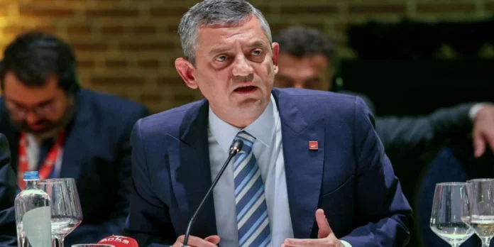 ozgur-ozel-pes-kongresinde