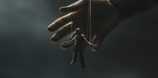 Ölçülen Hayatlar, Aşınan Değerler