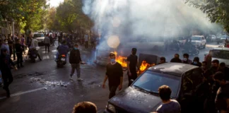 İran Sokaklarında Rejim Karşıtı İsyan: “Diktatöre Ölüm” Sloganlarıyla Protestolar Yayılıyor