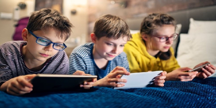 cocuklar-ekran-karsisinda