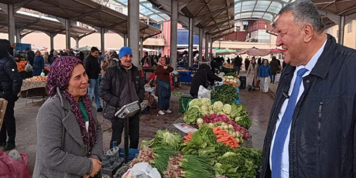 fethi-gurer-pazar-yerinde