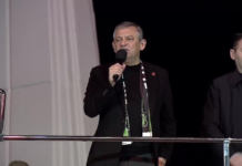 Bakırköy’de Sert Çıkış: Özel’den Erdoğan’a “Yoksulluğu Konuş, İlahi Değil” Mesajı