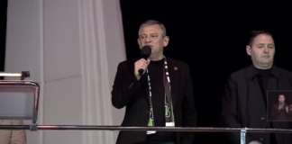 Bakırköy’de Sert Çıkış: Özel’den Erdoğan’a “Yoksulluğu Konuş, İlahi Değil” Mesajı