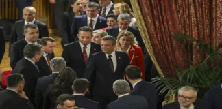 Özgür Özel, Erdoğan’la Tokalaşmadan Resepsiyondan Ayrıldı