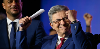 Mélenchon’dan Güç Gösterisi: Fransa’da Yeni Cumhuriyet Tartışması Büyüyor