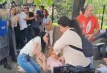 Öğretmenin Sesi Meclise Ulaşmadan Polis Bariyerine Çarptı