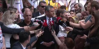 Özgür Özel’den Açlık Grevindeki Öğretmenlere Destek Ziyareti
