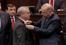 Rozet Siyaseti AKP’yi Büyütüyor Mu, Baskıyı Mı Görünür Kılıyor?