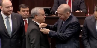 Rozet Siyaseti AKP’yi Büyütüyor Mu, Baskıyı Mı Görünür Kılıyor?