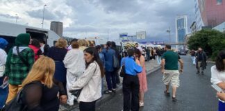 950 Liralık Kalabalık: Yoksulluk Siyasetin Figüranı Yapılıyor