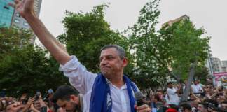 Sokak Özgür Özel’i Çağırıyor, Siyaset Yeni Bir Merkez Arıyor